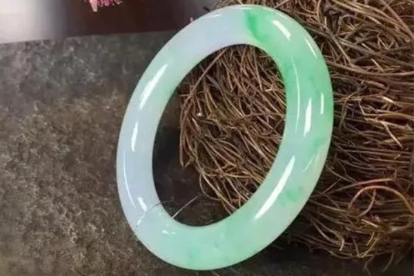 手鐲圓條和正圈哪個(gè)好 手鐲有幾種款式 手鐲圓條和正圈哪個(gè)好 手鐲有幾種款式