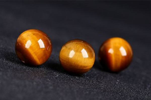 虎眼石適合什么生肖戴 虎眼石適合屬虎人帶嗎 虎眼石適合什么生肖戴 虎眼石適合屬虎人帶嗎