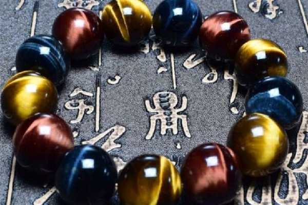 虎眼石會(huì)越戴越好看嗎 虎眼石戴久了會(huì)有什么變化 虎眼石會(huì)越戴越好看嗎 虎眼石戴久了會(huì)有什么變化