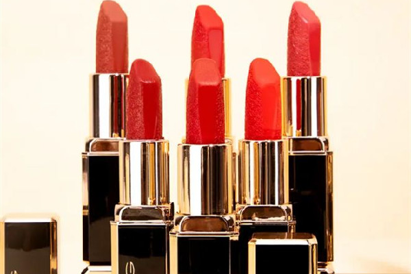啞光口紅有點(diǎn)干怎么辦 啞光口紅干皮能用嗎 啞光口紅有點(diǎn)干怎么辦 啞光口紅干皮能用嗎