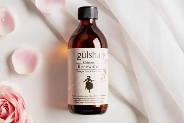 玫瑰純露要稀釋嗎 玫瑰純露什么時(shí)候用最好 玫瑰純露要稀釋嗎 玫瑰純露什么時(shí)候用最好