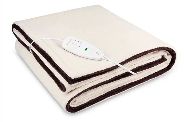 電熱毯開(kāi)一晚上有危險(xiǎn)嗎 電熱毯睡了會(huì)上火嗎 電熱毯開(kāi)一晚上有危險(xiǎn)嗎 電熱毯睡了會(huì)上火嗎