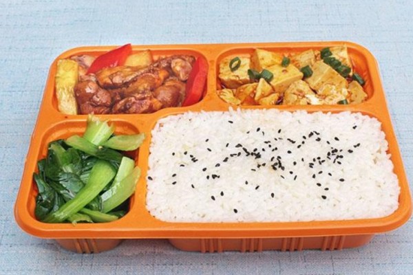 賣盒飯男子跪求別處罰官方回應 盒飯是前一天做還是當天做