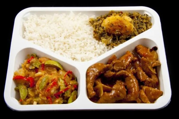 賣盒飯男子跪求別處罰官方回應 盒飯是前一天做還是當天做