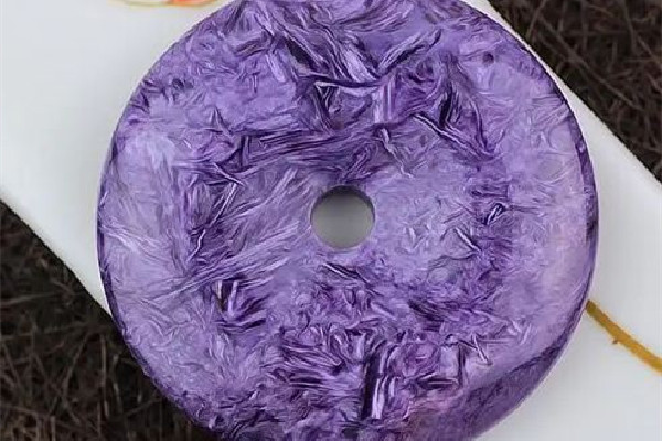 紫龍晶有輻射嗎 紫龍晶對(duì)身體有害嗎 紫龍晶有輻射嗎 紫龍晶對(duì)身體有害嗎