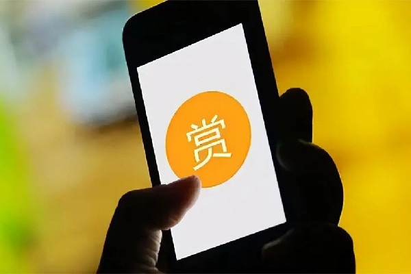直播間瘋狂刷禮物可能是在洗錢(qián) 直播間刷禮物是什么心理