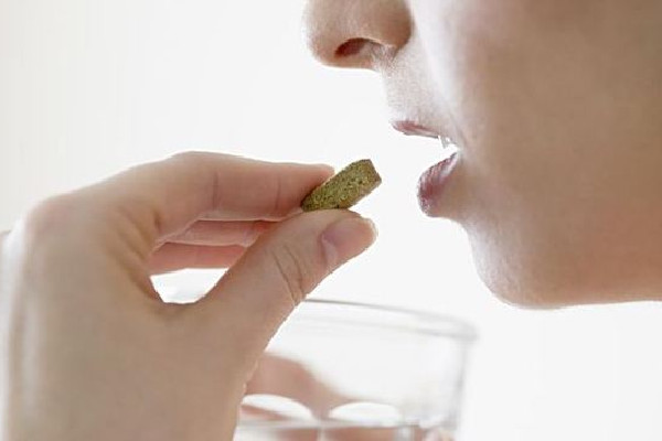 女子感染新冠亂吃藥致肝衰竭 隨便吃藥會導致什么后果 女子感染新冠亂吃藥致肝衰竭 隨便吃藥會導致什么后果