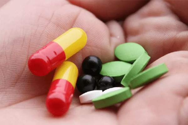 女子感染新冠亂吃藥致肝衰竭 隨便吃藥會導致什么后果 女子感染新冠亂吃藥致肝衰竭 隨便吃藥會導致什么后果