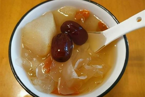 冰糖燉雪梨燉多長(zhǎng)時(shí)間 冰糖燉雪梨燉到什么程度 冰糖燉雪梨燉多長(zhǎng)時(shí)間 冰糖燉雪梨燉到什么程度