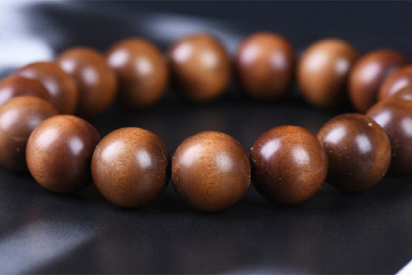 檀香手串一般多少錢 檀香手串有收藏價(jià)值嗎 檀香手串一般多少錢 檀香手串有收藏價(jià)值嗎