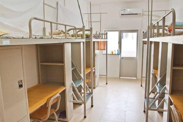 女生熟睡時從學校宿舍上鋪墜亡 宿舍睡上鋪要注意什么 女生熟睡時從學校宿舍上鋪墜亡 宿舍睡上鋪要注意什么