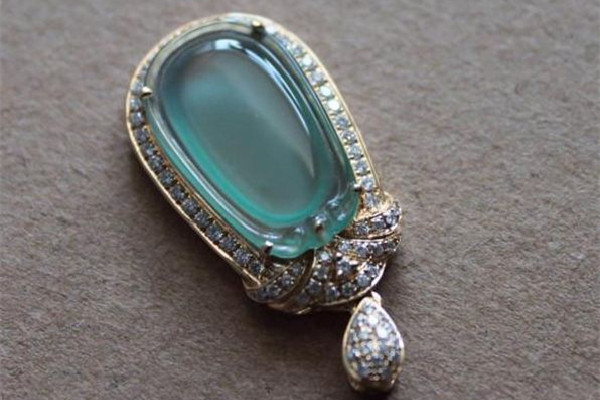 藍(lán)水翡翠有收藏價(jià)值嗎 藍(lán)水翡翠多少錢(qián)