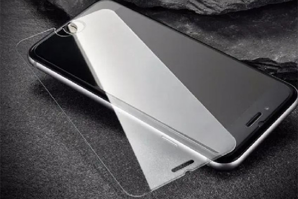 男子手機(jī)貼膜被收費(fèi)185元 手機(jī)貼膜哪種膜最好 男子手機(jī)貼膜被收費(fèi)185元 手機(jī)貼膜哪種膜最好