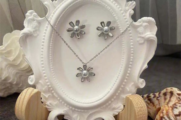 珍珠首飾可以戴著睡覺(jué)嗎 珍珠首飾可以碰水嗎