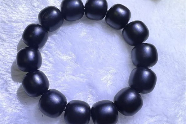 墨玉和墨翠區(qū)別 墨玉和墨翠哪個價(jià)值高