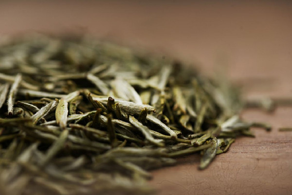 黃茶要用多少度的水泡 黃茶可以用紫砂壺泡嗎 黃茶要用多少度的水泡 黃茶可以用紫砂壺泡嗎